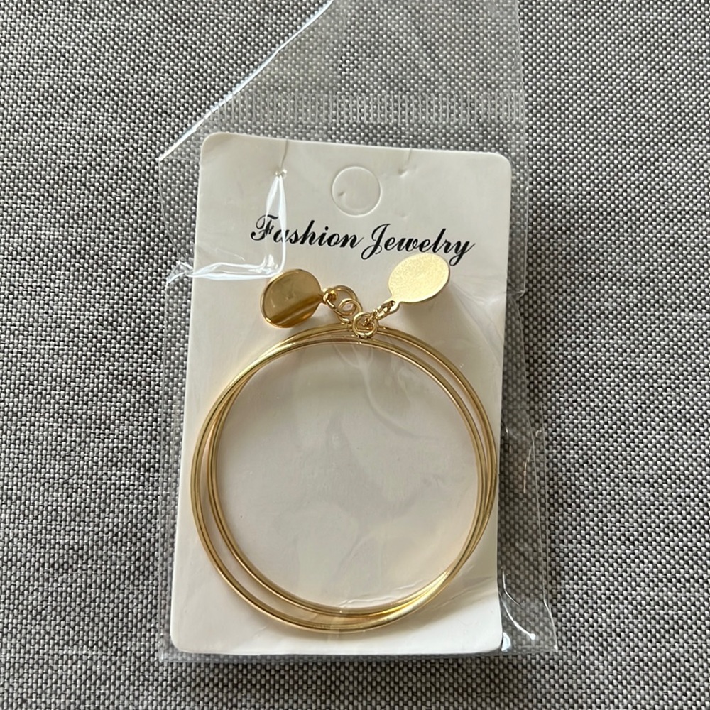 Stud / dangling hoop earrings